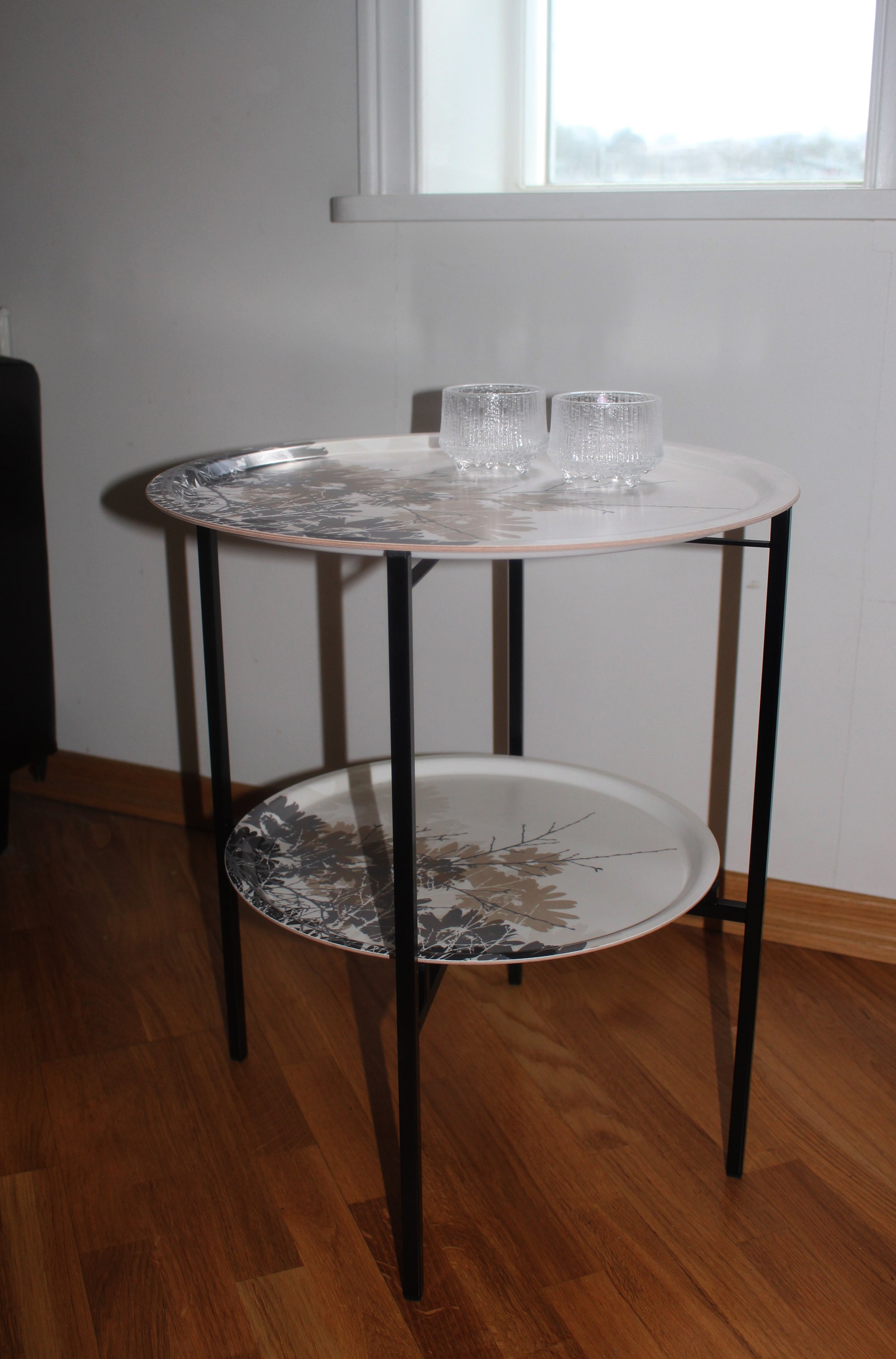 Borð; birkibakkar og álfætur - Alúð