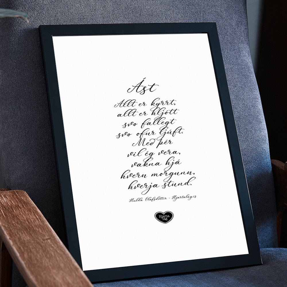 Ást - ljóð eftir Huldu Ólafsdóttur