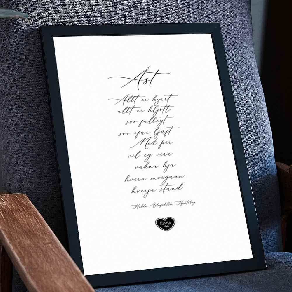 Ást - ljóð eftir Huldu Ólafsdóttur