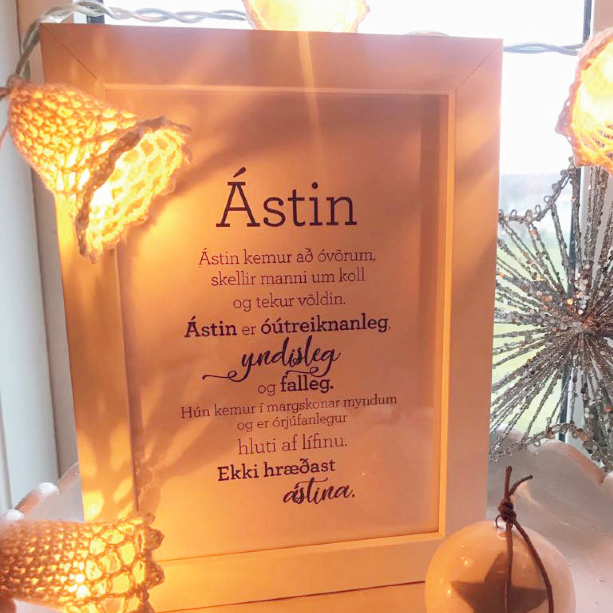 Ástin - Gullkorn í ramma - Texti eftir Huldu Ólafsdóttur
