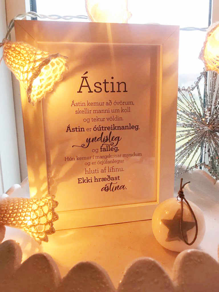 Ástin - Gullkorn í ramma - Texti eftir Huldu Ólafsdóttur