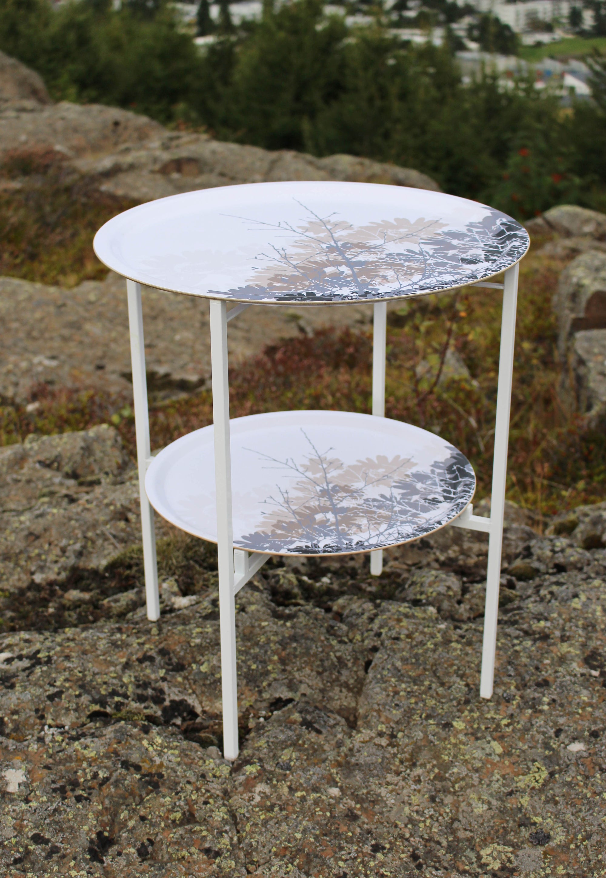 Borð; birkibakkar og álfætur - Alúð