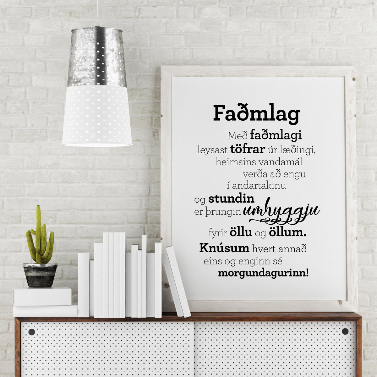 Plakat með gullkorninu Faðmlag eftir Huldu Ólafsdóttur