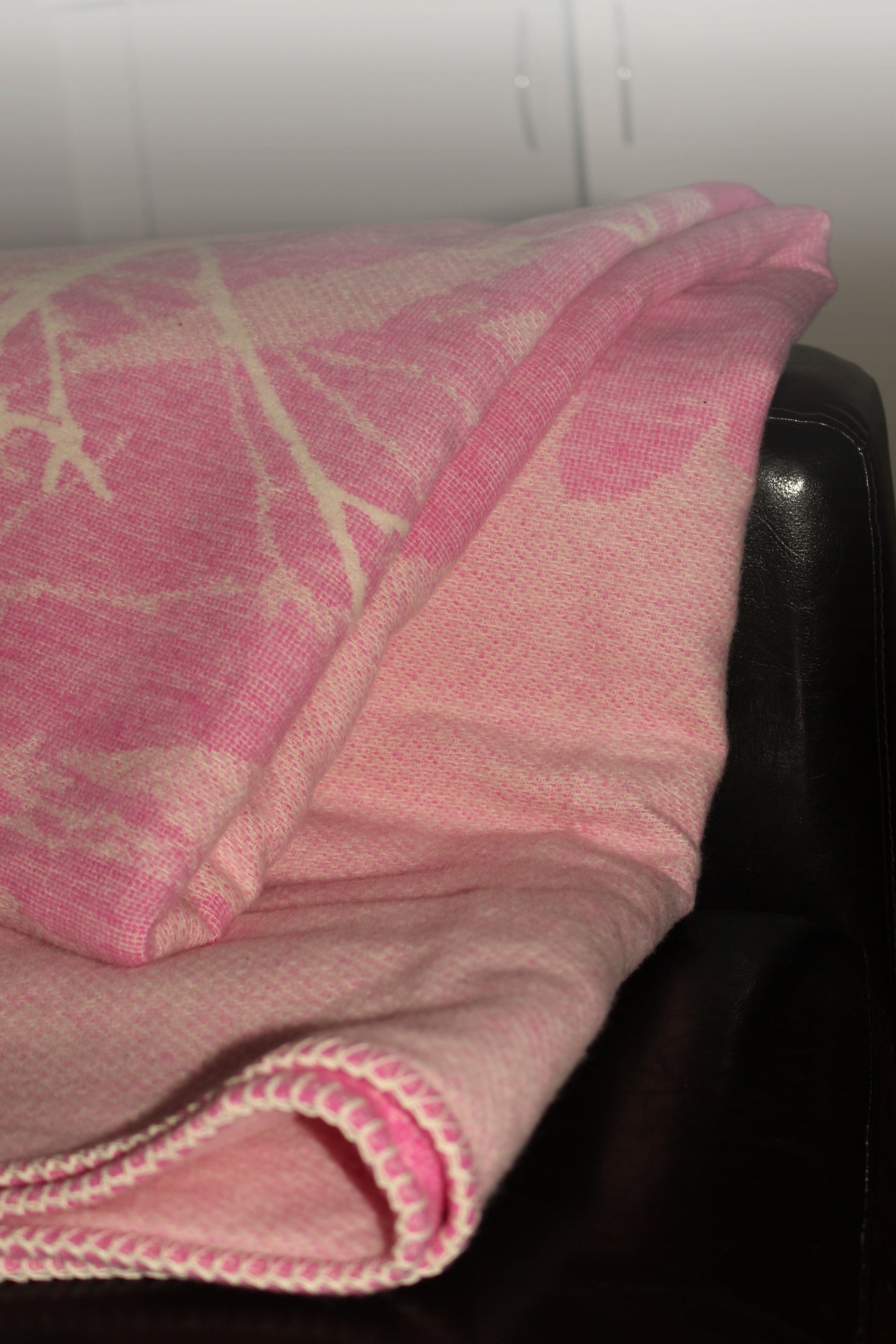 Teppi úr lífrænni bómull - Faðmlag - Hönnun: Hjartalag