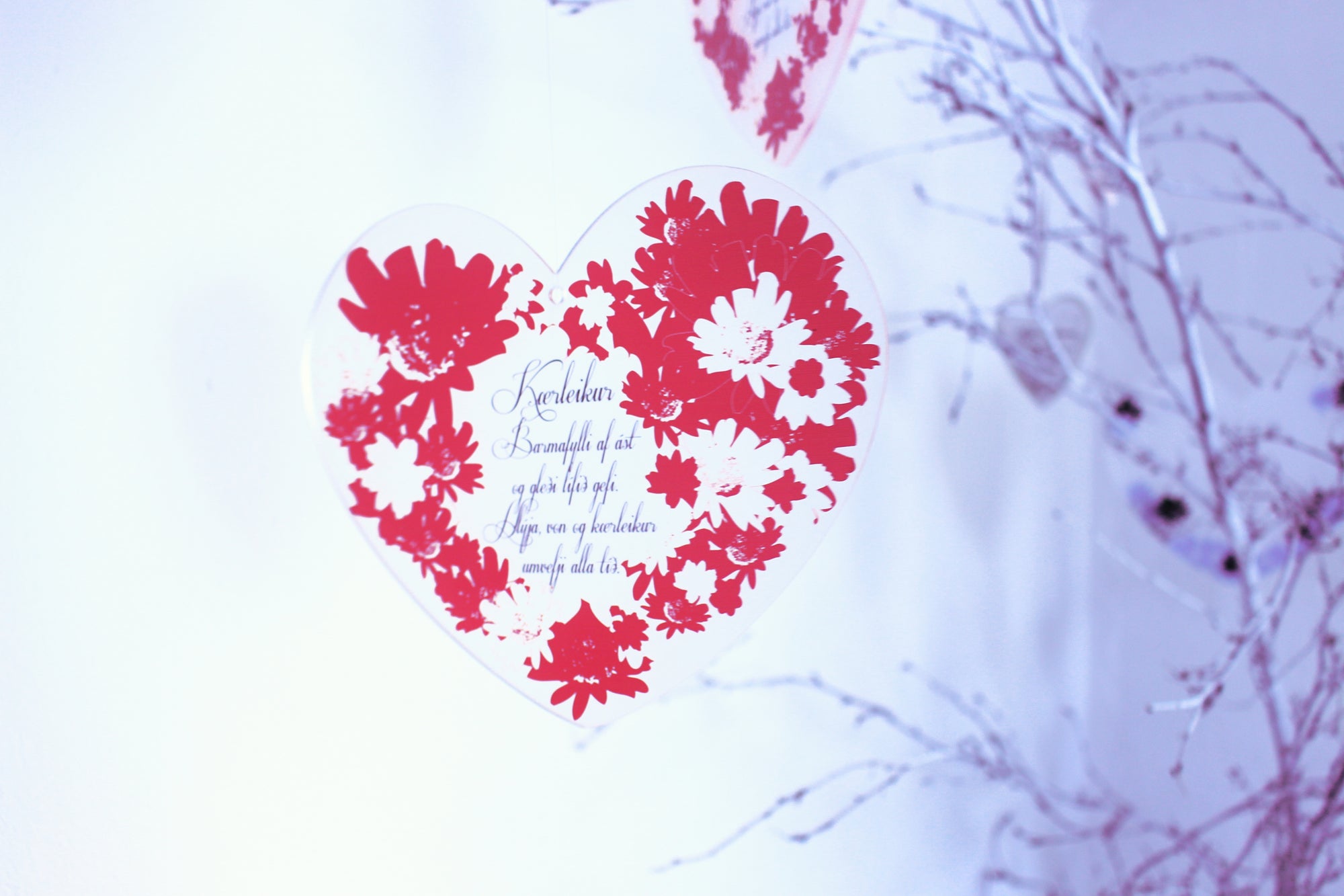 Hjarta með ljóðinu Kærleikur eftir Huldu Ólafsdóttur