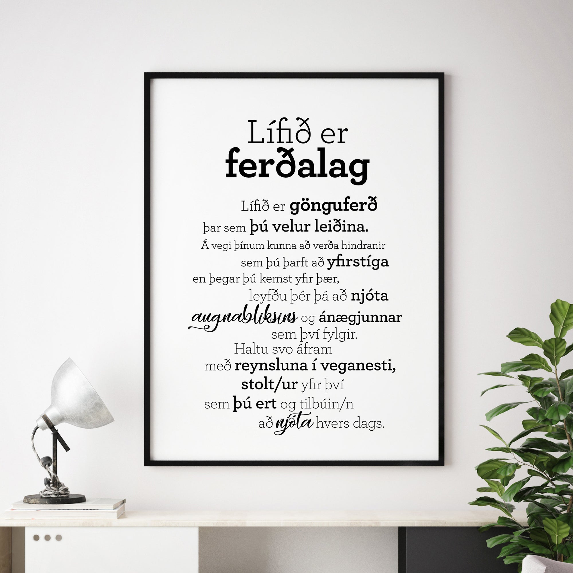 Plakat með gullkorni eftir Huldu Ólafsdóttur - Lífið er ferðalag