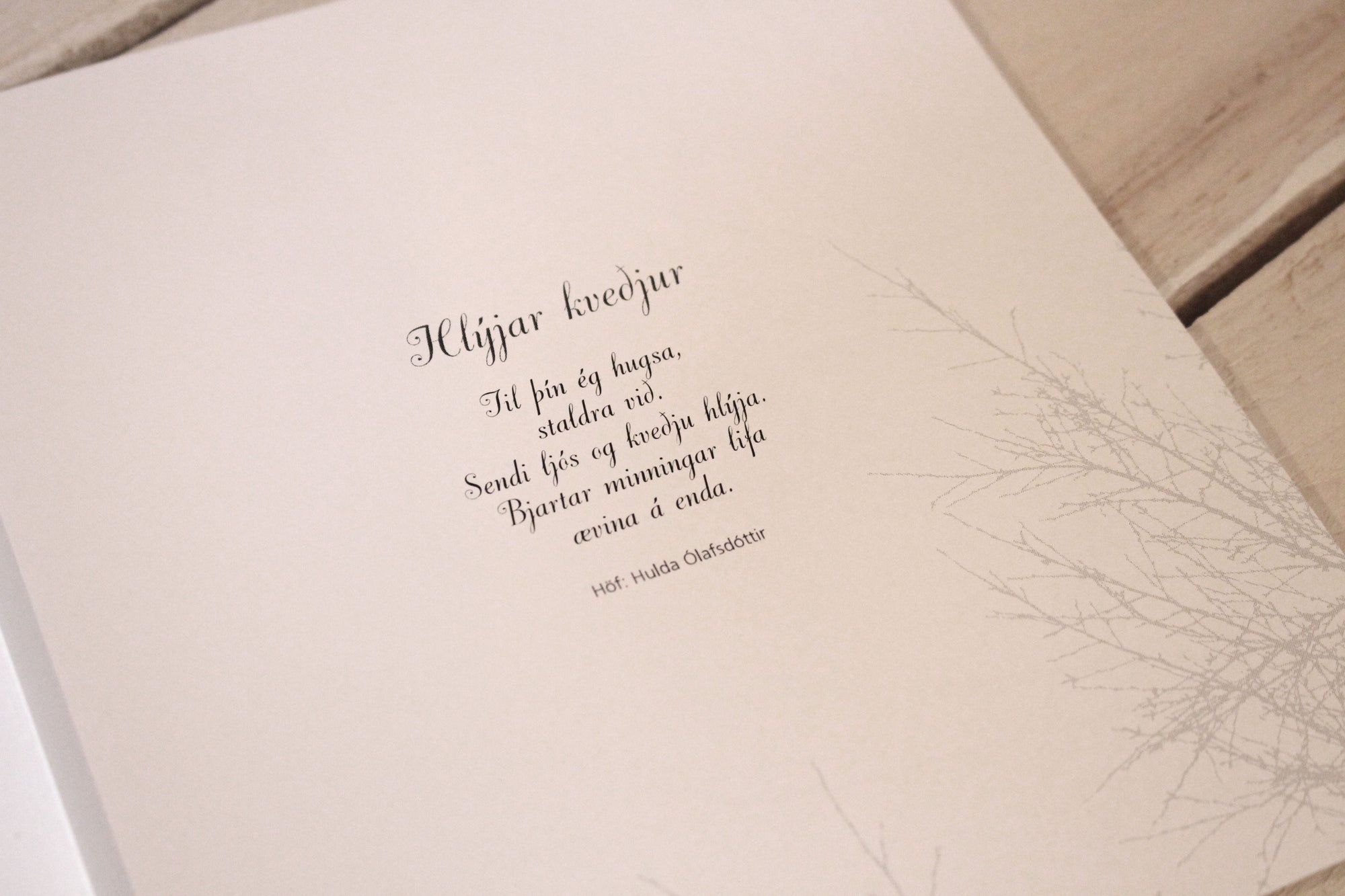 Ljóðið „Hlýjar kveðjur“ eftir Huldu