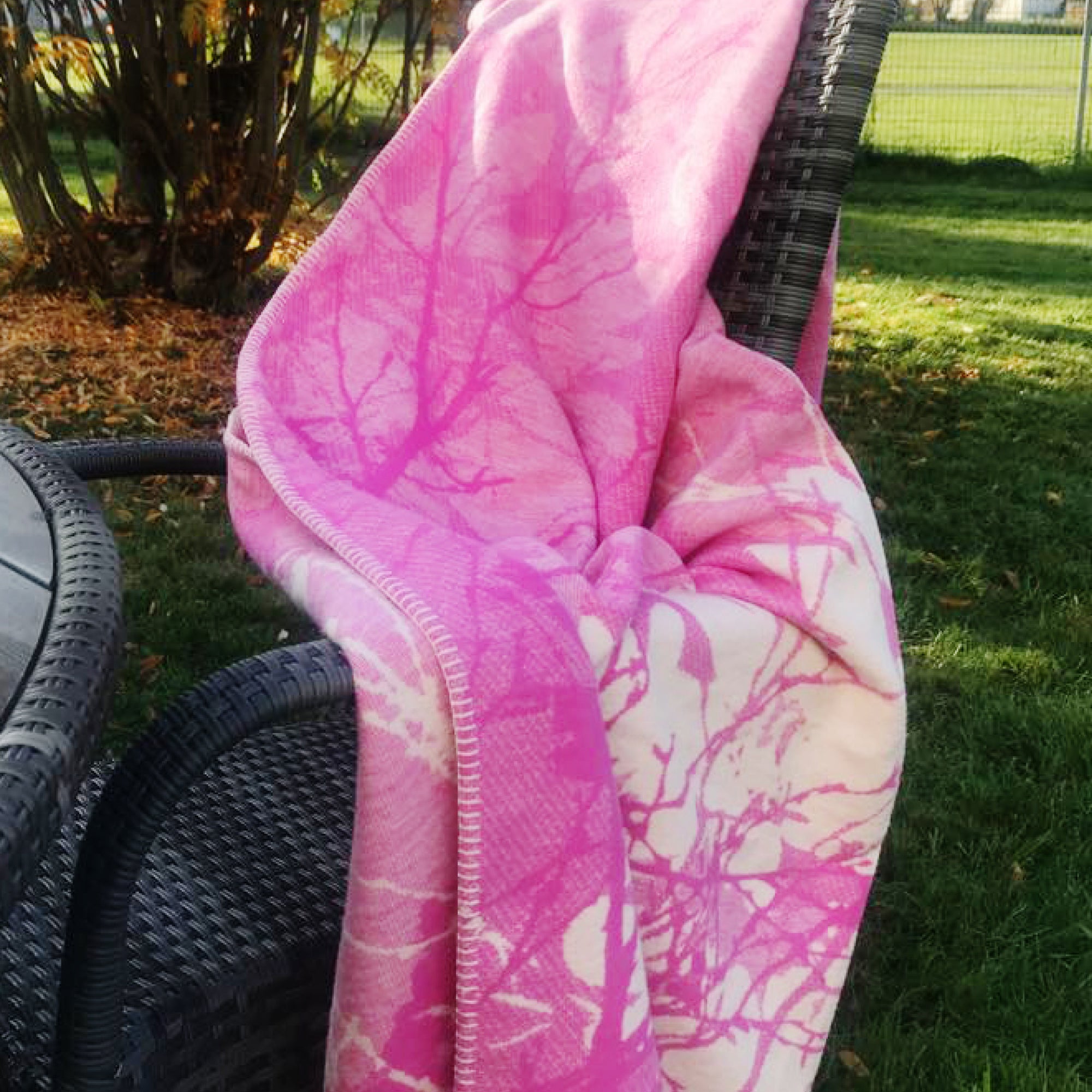 Teppi úr lífrænni bómull - Faðmlag - Hönnun: Hjartalag