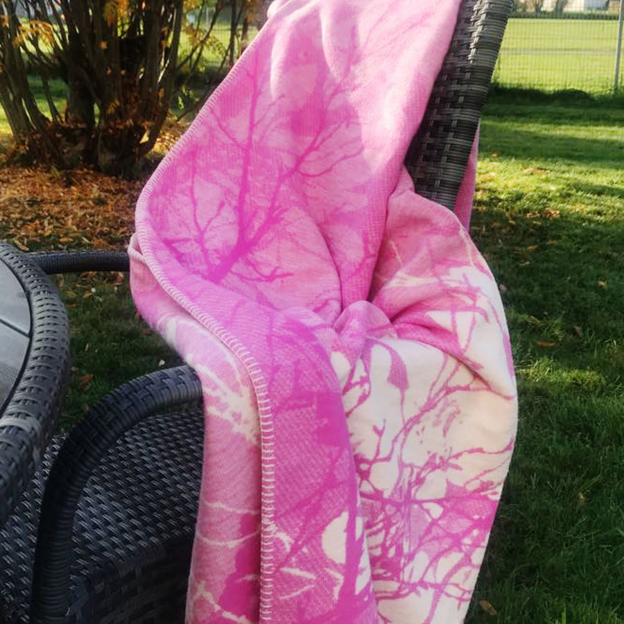 Teppi úr lífrænni bómull - Faðmlag - Hönnun: Hjartalag