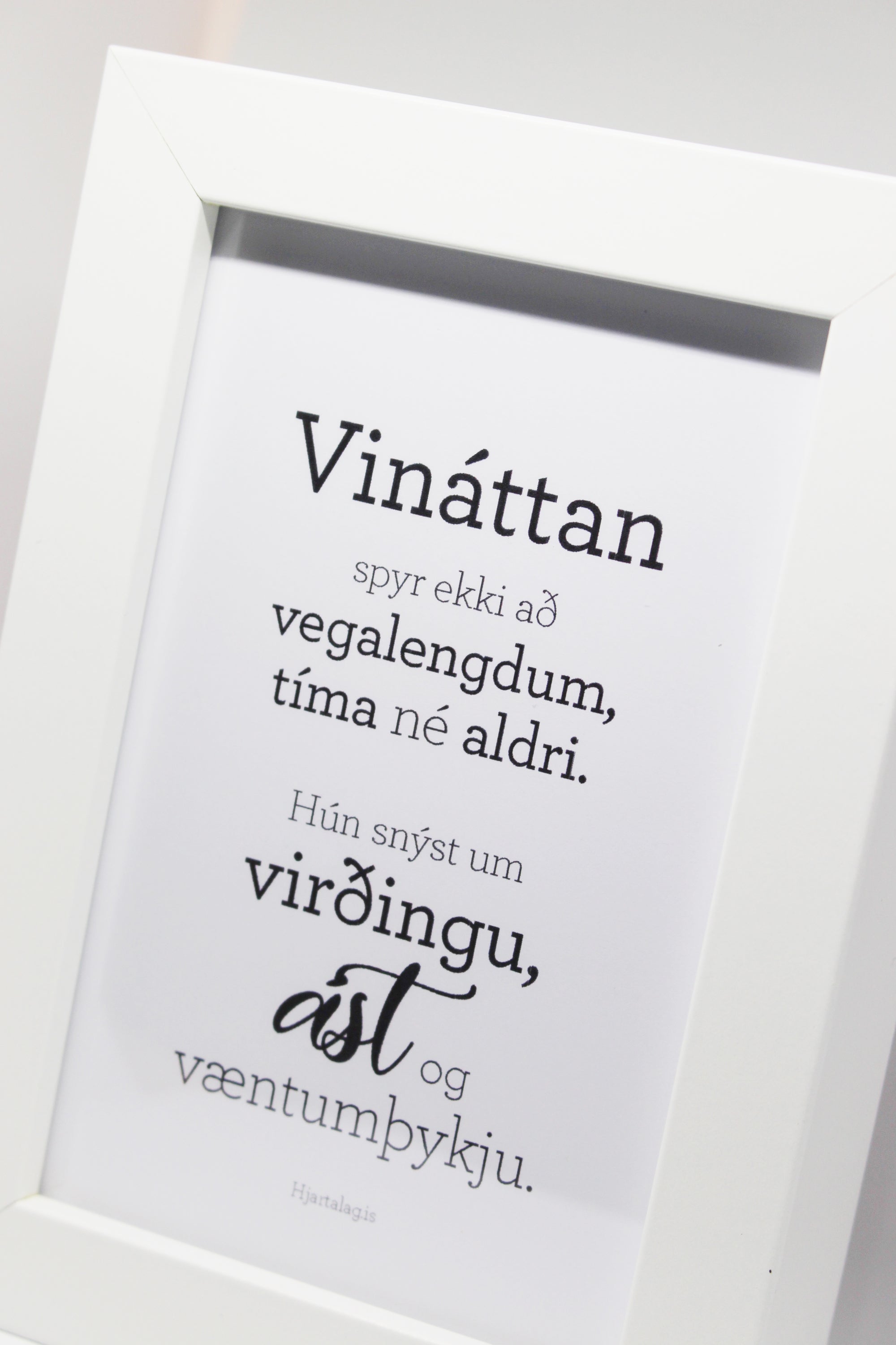 Vináttan - Gullkorn í ramma - Texti eftir Huldu Ólafsdóttur