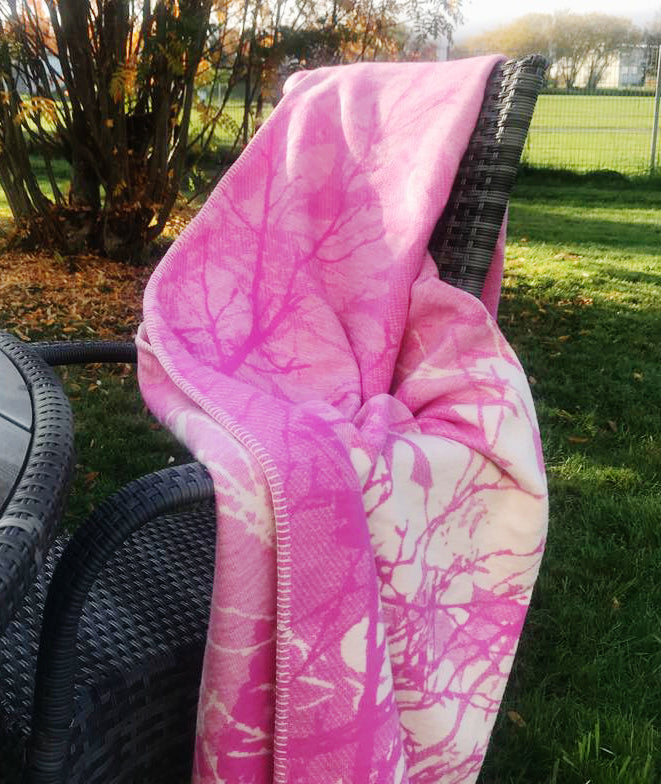 Teppi úr lífrænni bómull - Faðmlag - Hönnun: Hjartalag