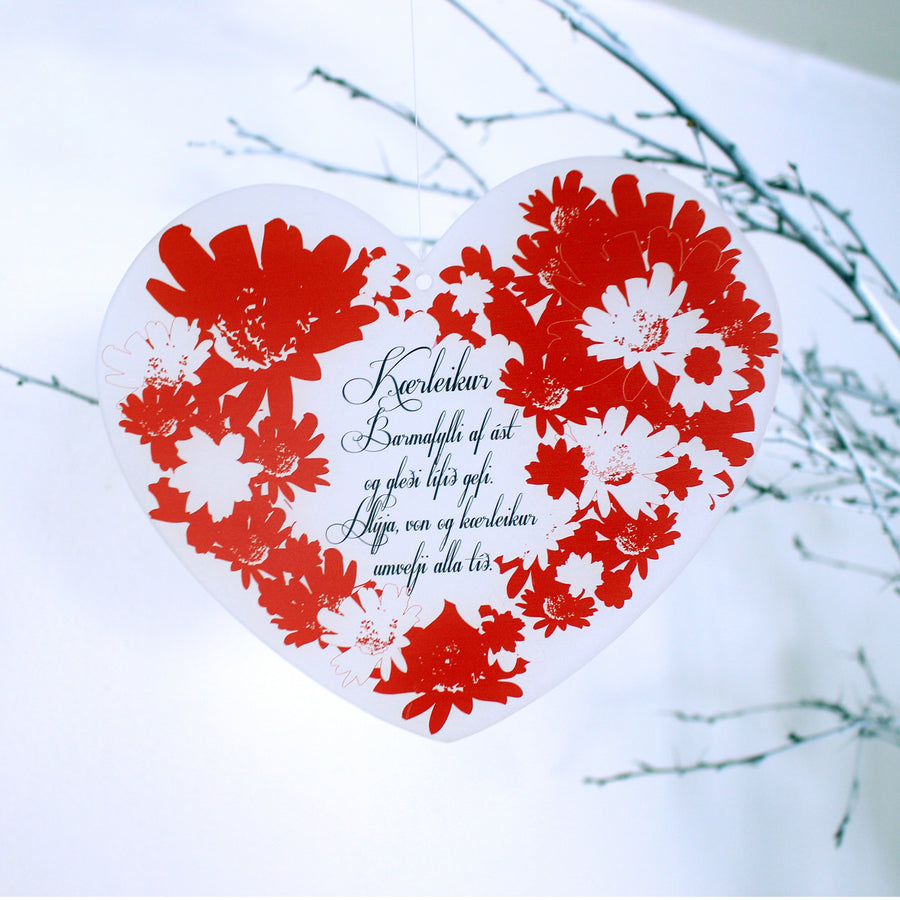 Hjarta með ljóðinu Kærleikur eftir Huldu Ólafsdóttur