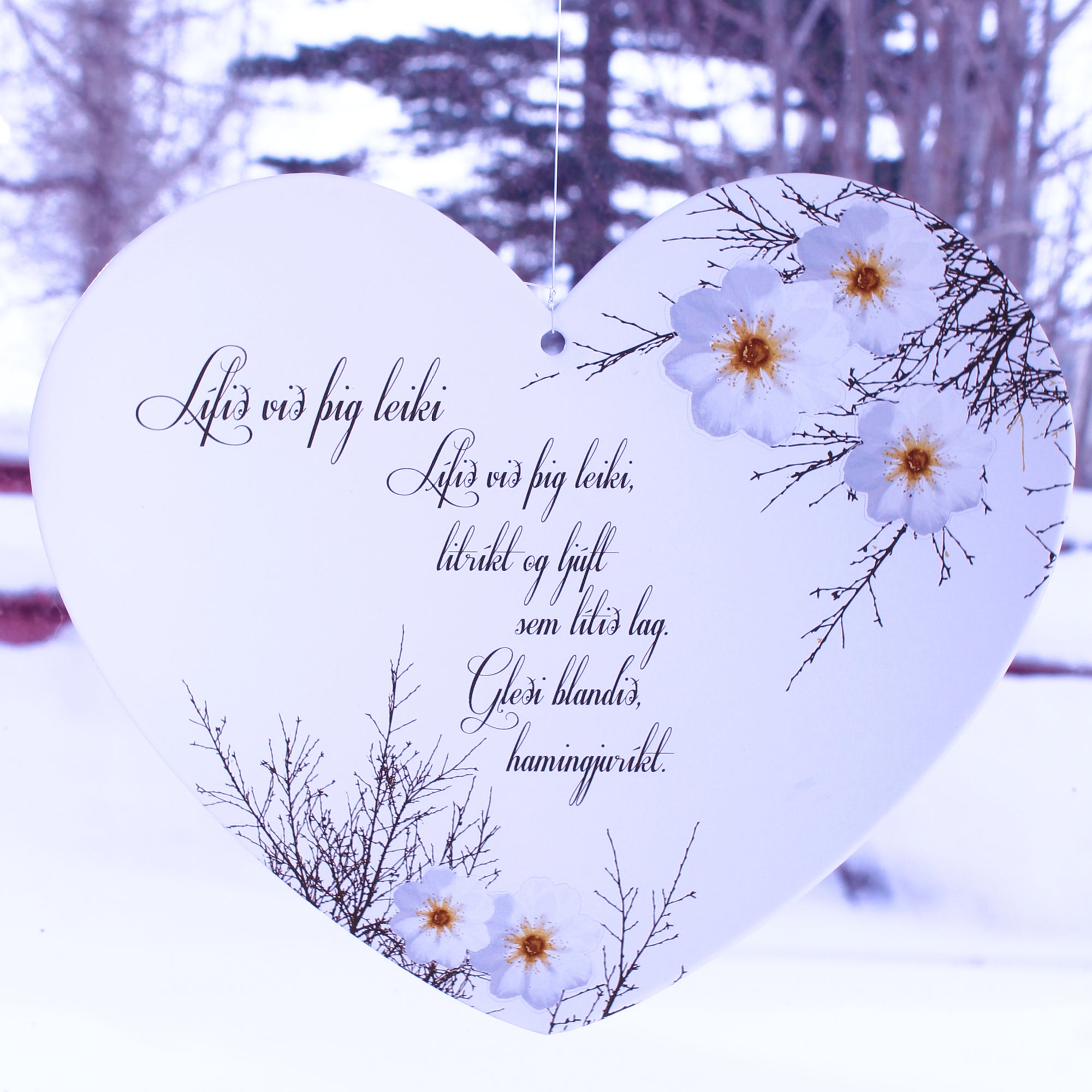 Hjarta með ljóðinu Lífið við þig leiki eftir Huldu Ólafsdóttur