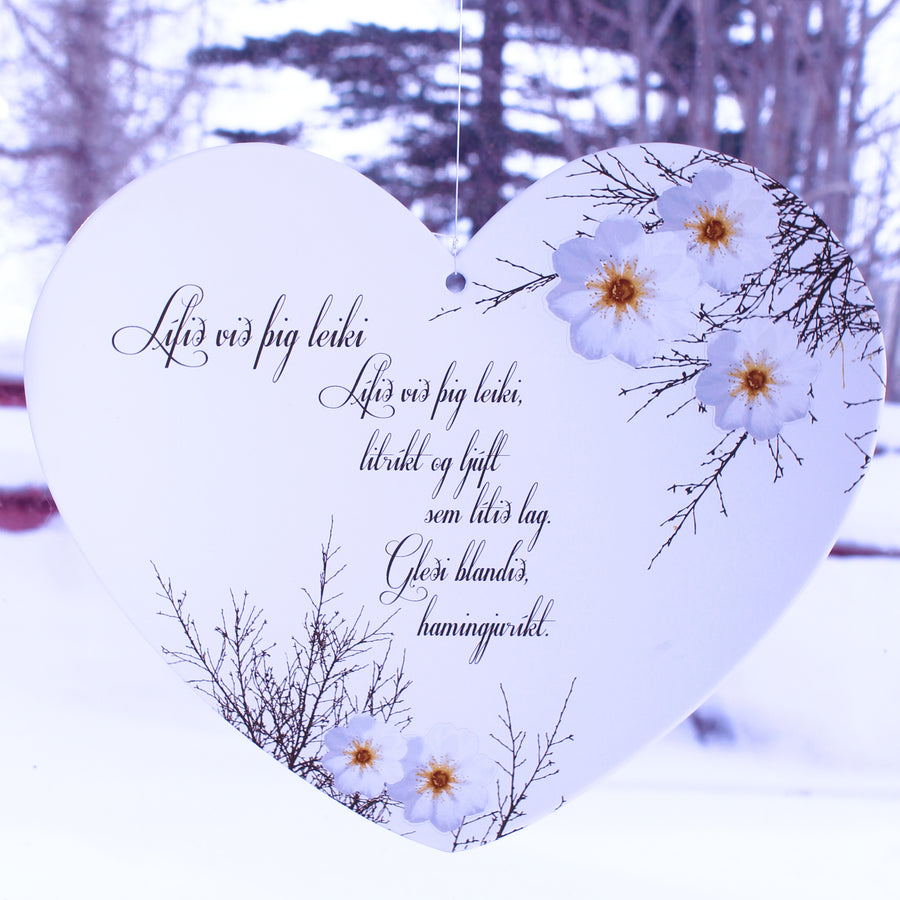 Hjarta með ljóðinu Lífið við þig leiki eftir Huldu Ólafsdóttur